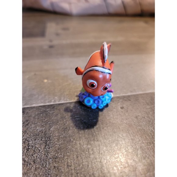 Finding Nemo Disney Flounder fish toy figure - Picture 2 of 6